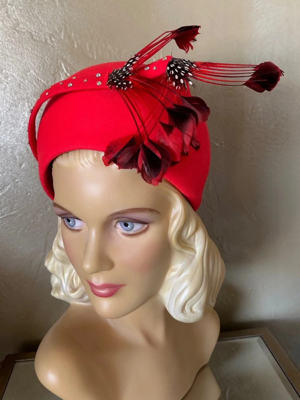 COLLECTIBLE 1960s' CORAL FELT 